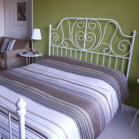 Le Comari Salentine 3* לצ'ה